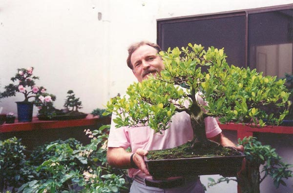Vaughn Banting with coca bonsai