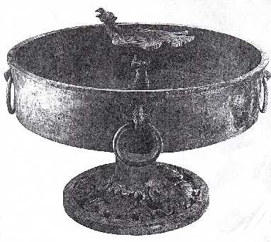 Pen bowl with eagle on short column